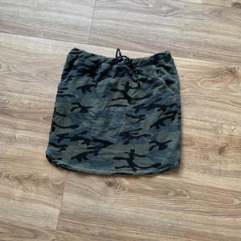 SUNDRY camo print skirt